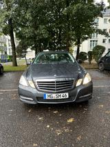Mercedes-Benz E 220 CDI BlueEFFICIENCY AVANTGARDE  - Mercedes-Benz E 220 aus 2012 mit Diesel-Antrieb: Limousine