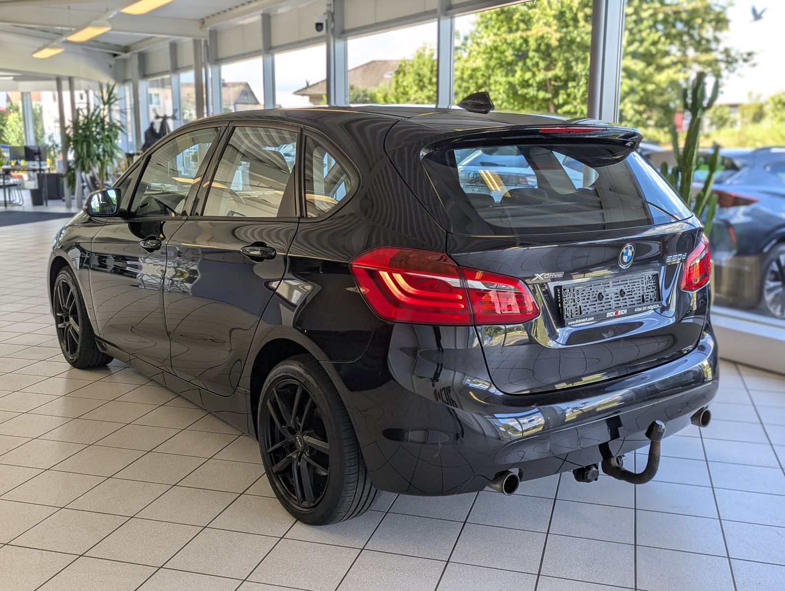 BMW 220 Active Tourer d xDrive LED Pano Navi SHZ AHK - Image 5