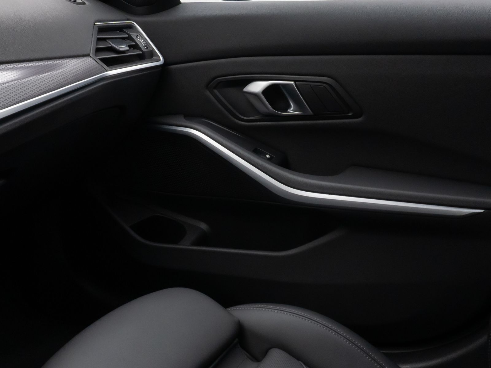 Fahrzeugabbildung BMW 318i M Sport Kamera HUD DAB HiFi Fernlichtassist