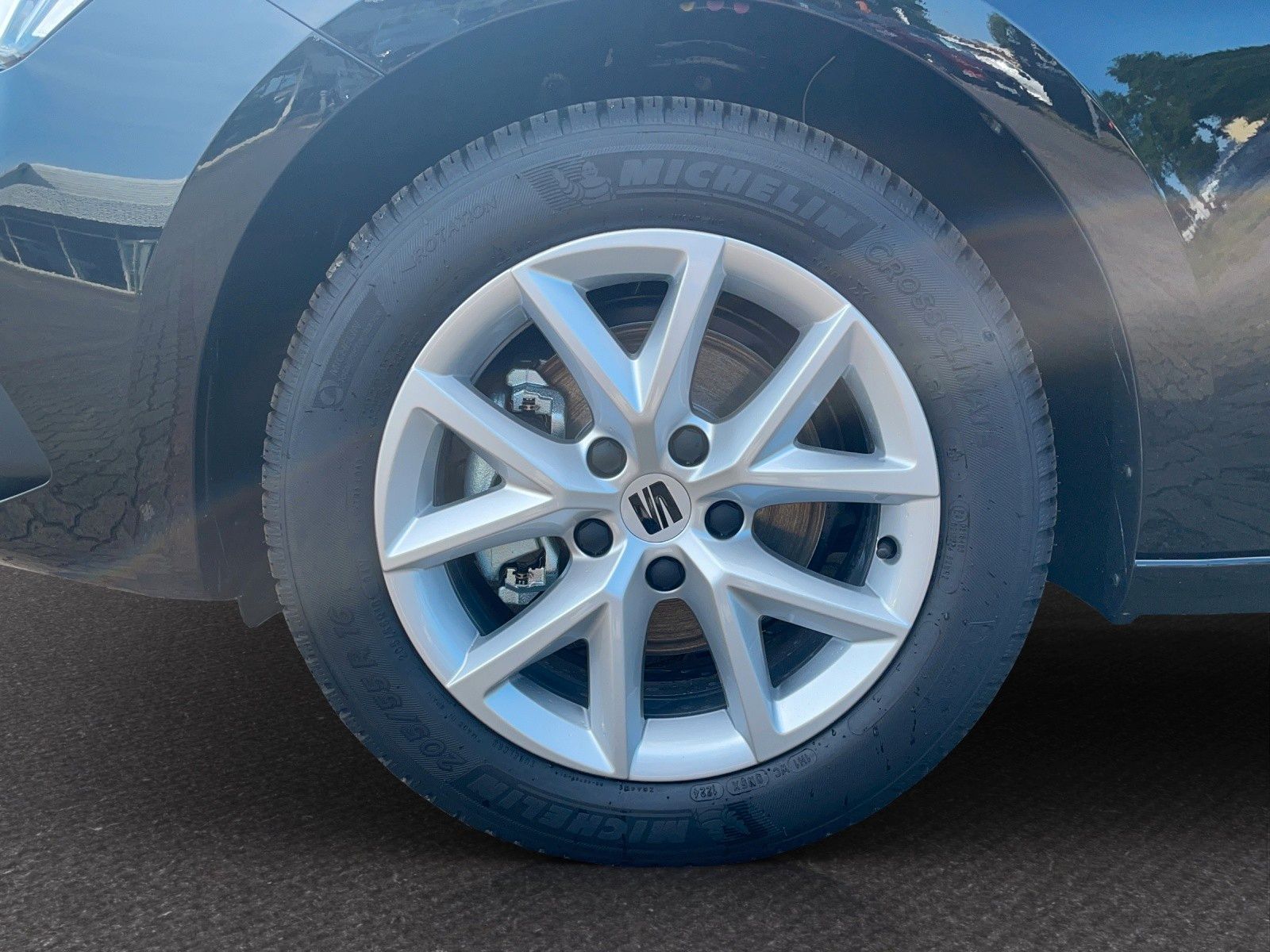 Fahrzeugabbildung SEAT Leon Sportstourer 1.5 eTSI DSG NAVI/LED/ACC/RFK