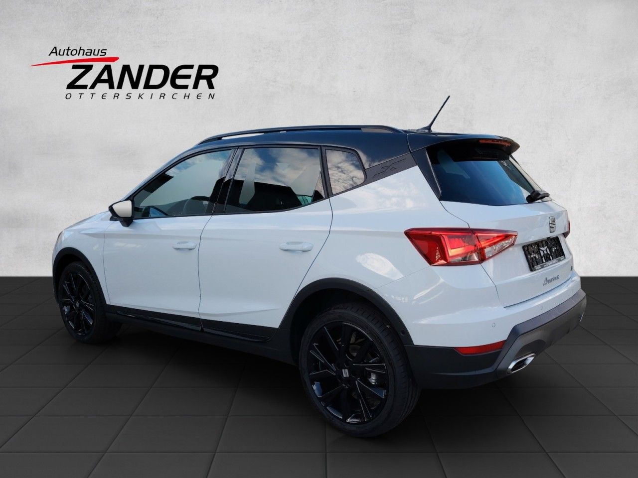 Fahrzeugabbildung SEAT Arona FR TSI DSG Black Edition AHK