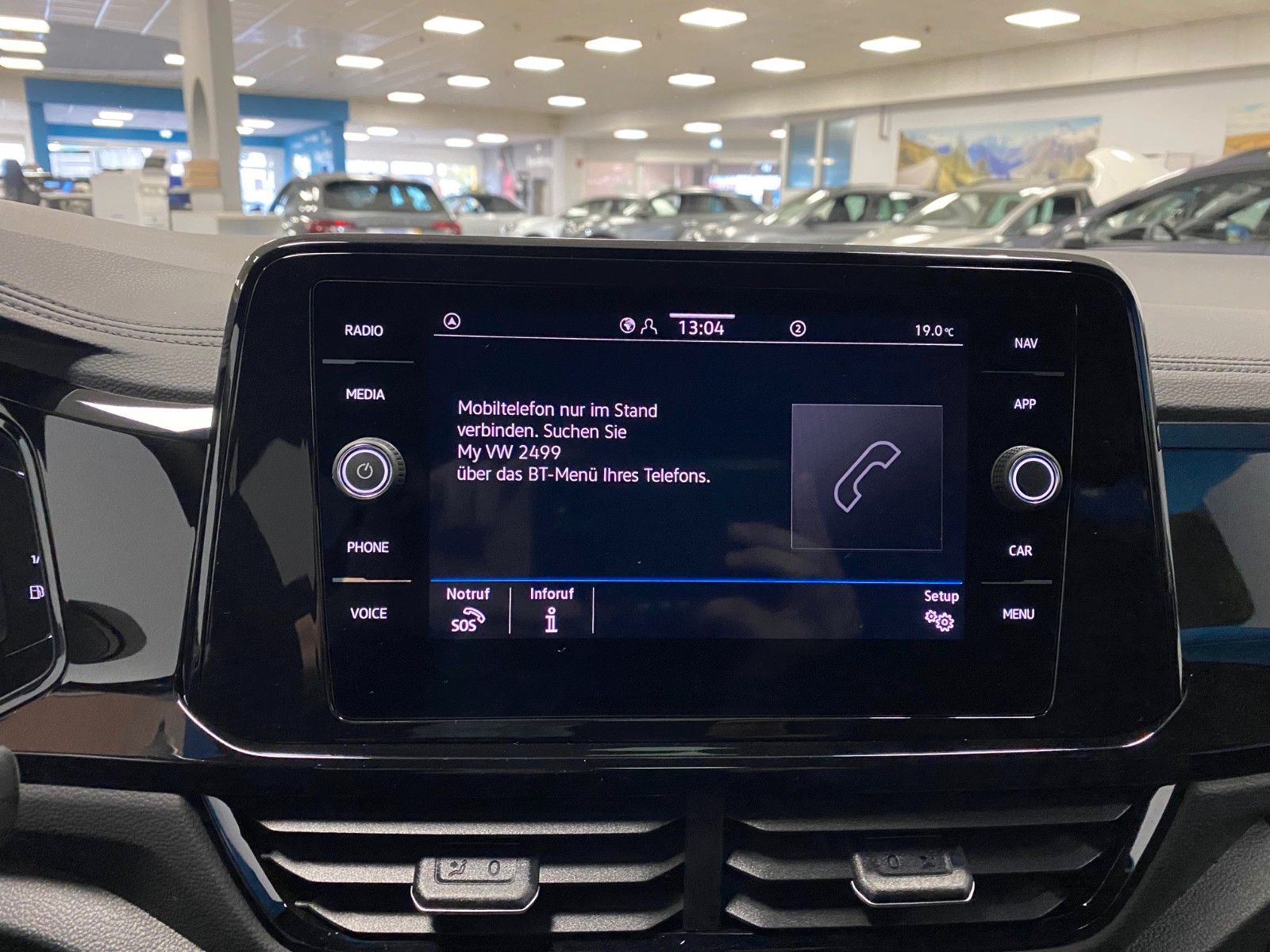 Fahrzeugabbildung Volkswagen T-Roc 1.5 TSI DSG+STYLE+PANORAMA+19"+ACC+MATRIX+