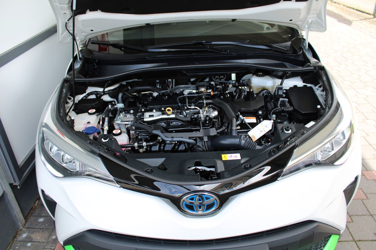 Fahrzeugabbildung Toyota C-HR 2,0 Hybrid Team D, Navi