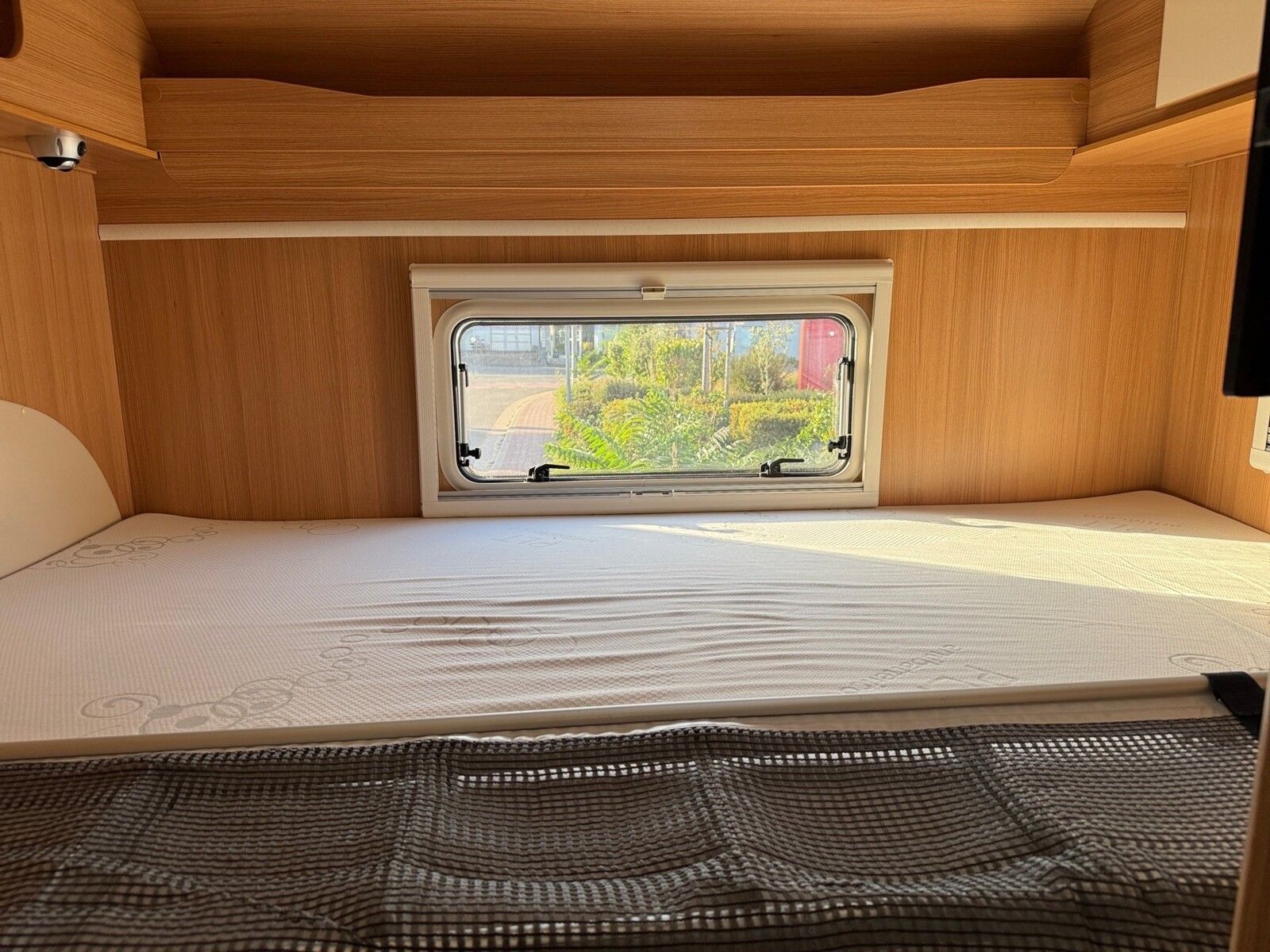 Fahrzeugabbildung Ahorn Camp T 680 Plus Rückfahrkamera, Markise, TV
