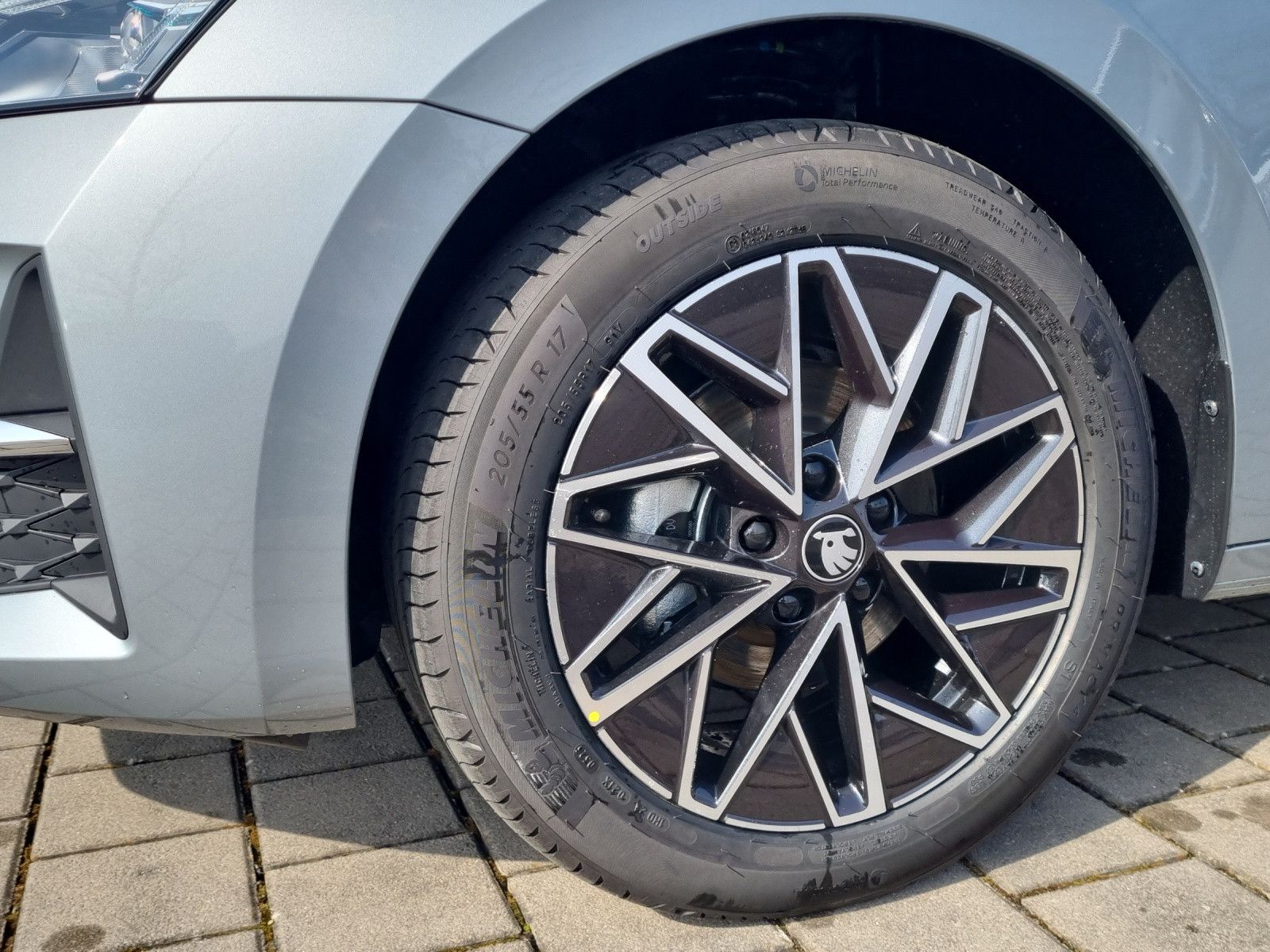 Fahrzeugabbildung SKODA Octavia Combi 1.5 TSI mHEV Balance AHK Li/Si+