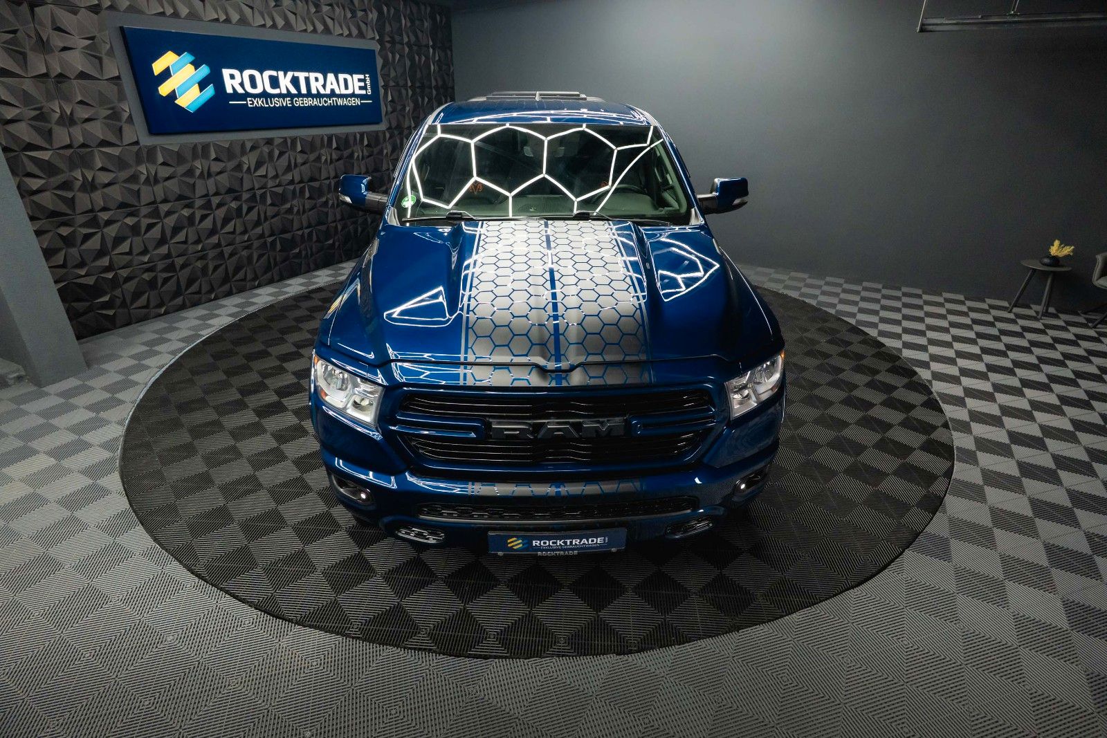 Fahrzeugabbildung Dodge RAM 5.7 V8 HEMI 4x4 OFFROAD Night-Paket *LED*