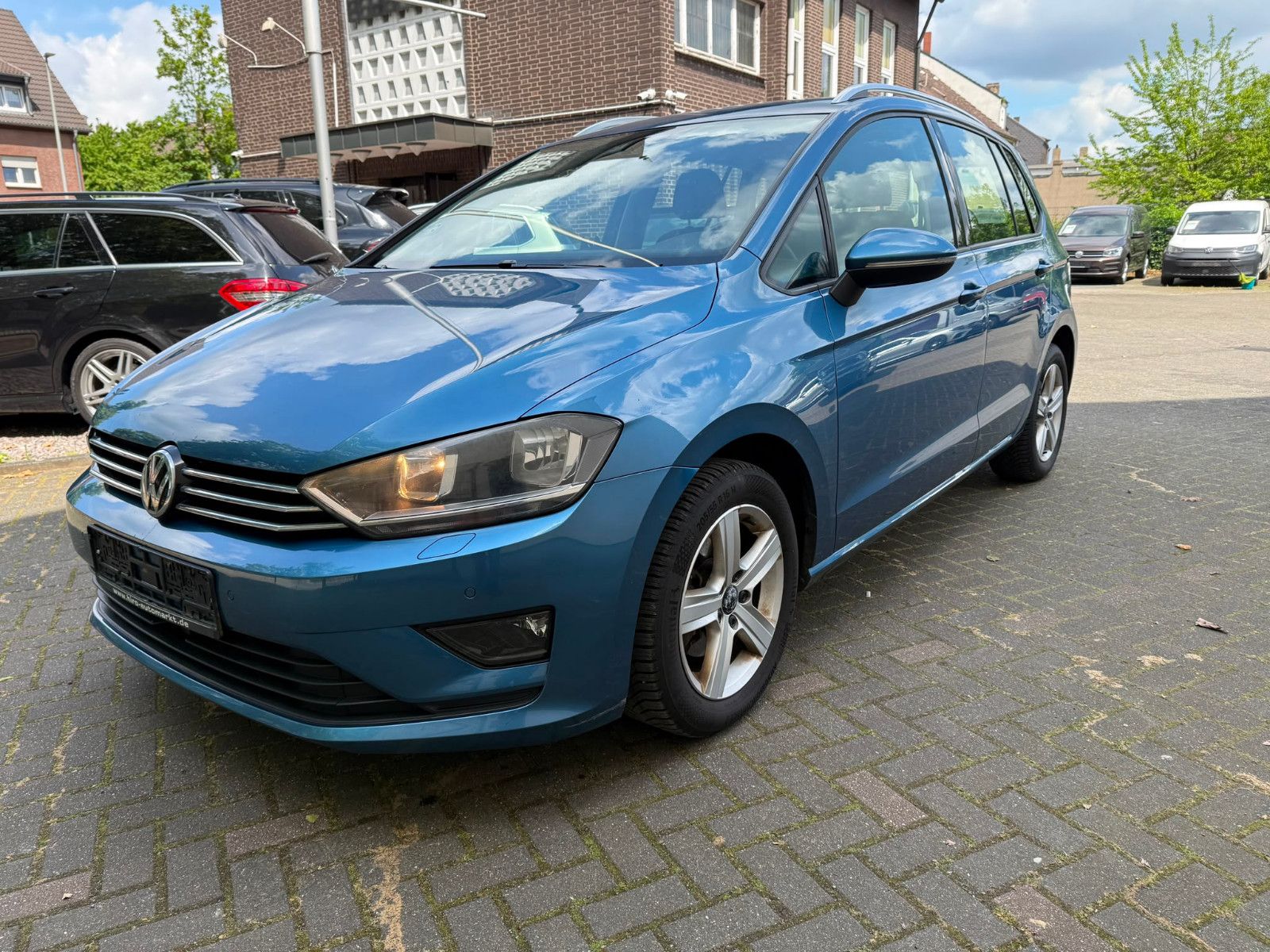 Volkswagen Golf - 1