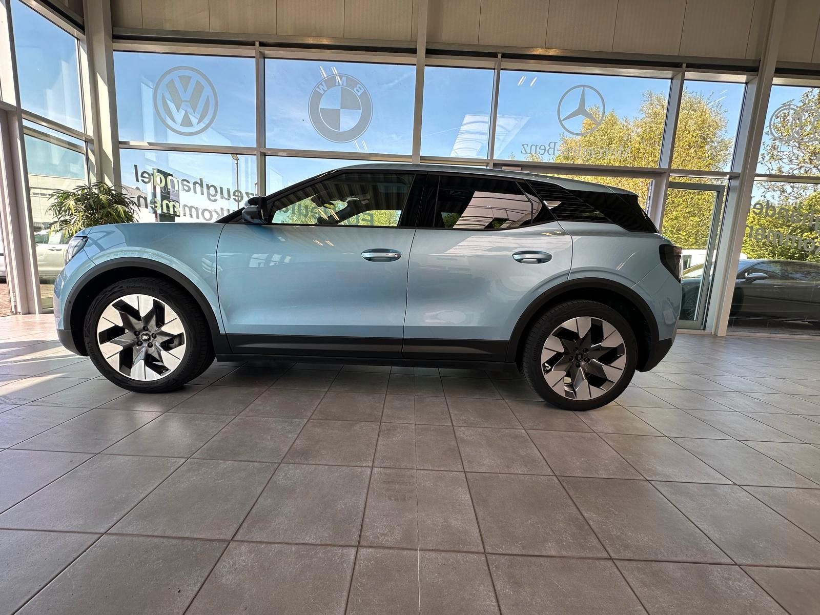 Fahrzeugabbildung Ford Explorer Premium RWD range extender