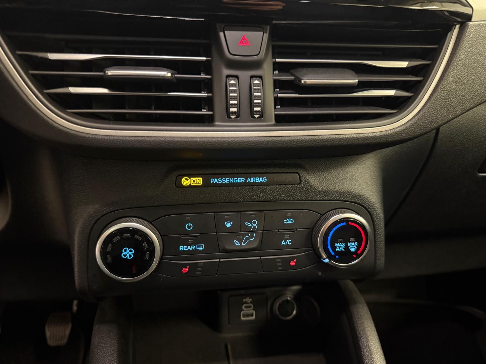 Fahrzeugabbildung Ford Kuga Cool & Connect / 1. HAND / NUR 27TKM