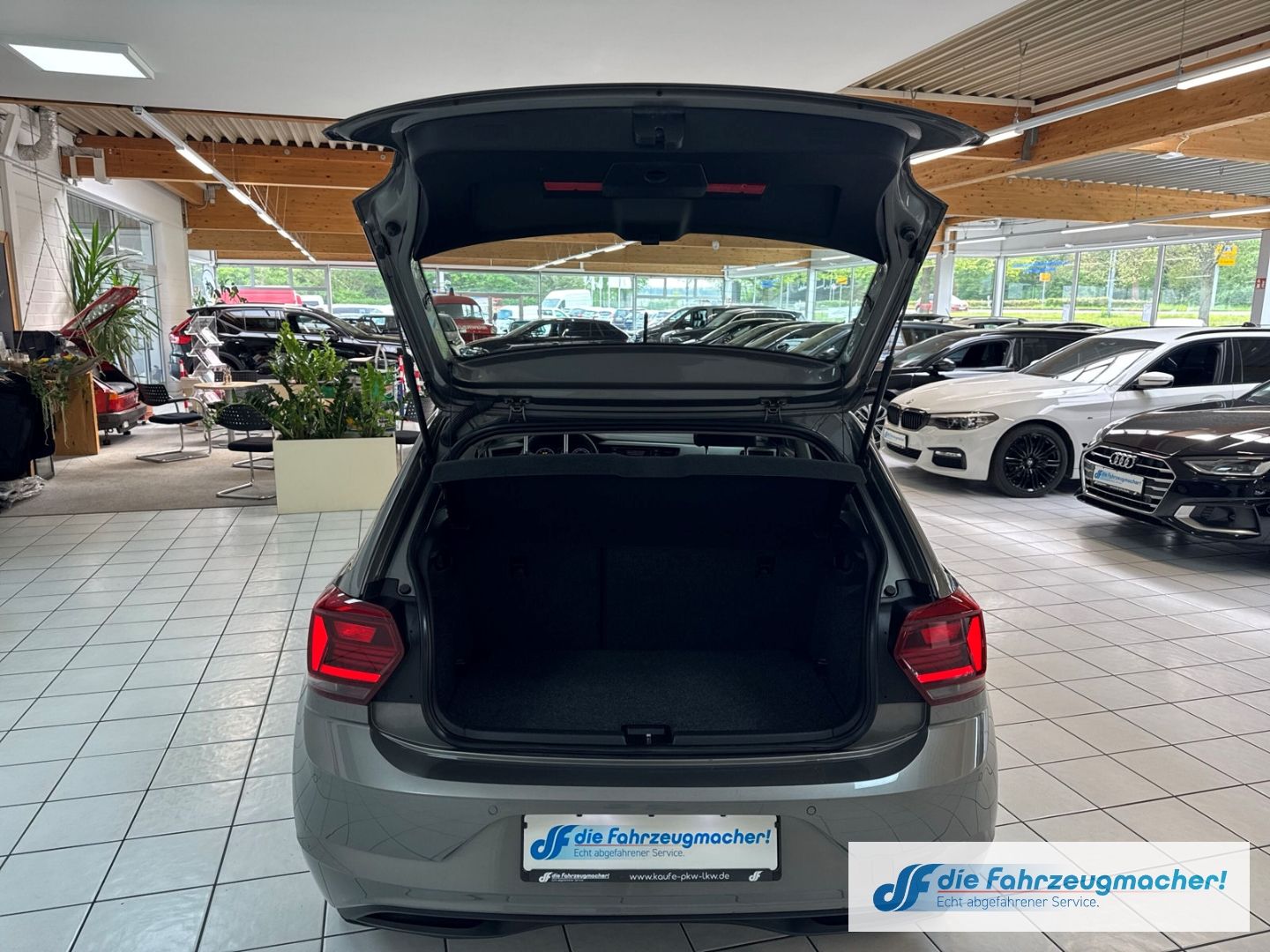 Fahrzeugabbildung Volkswagen Polo VI Comfortline 1.0 TSI EU6d ACC Musikstream
