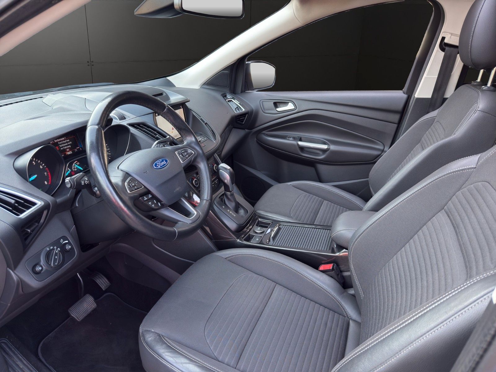 Fahrzeugabbildung Ford Kuga Titanium*Bhz-Lenkrad*RFK*ACC*Pano*Bi-Xenon*