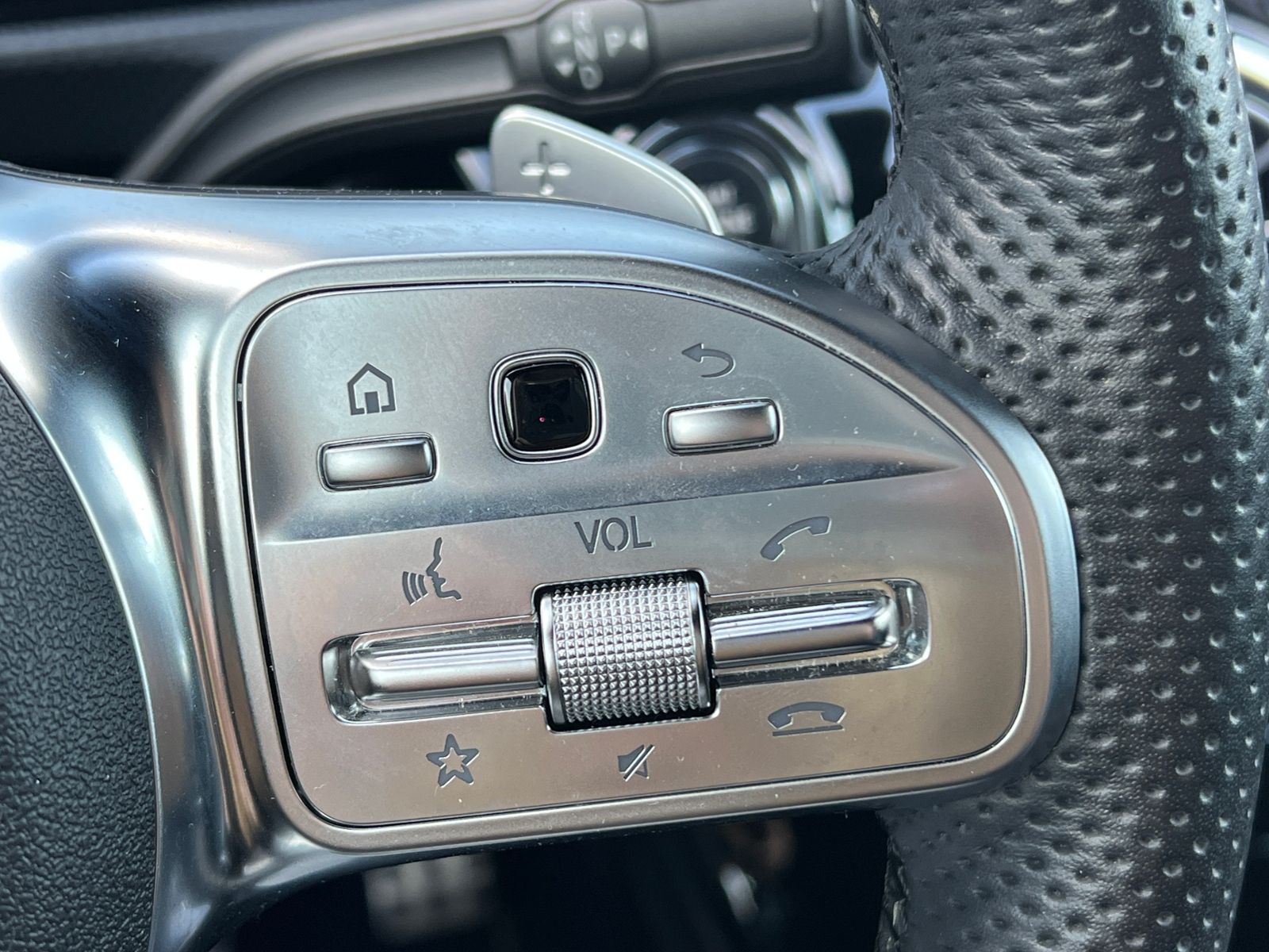 Fahrzeugabbildung Mercedes-Benz A 180 Edition *Night-Paket, AMG-Optik, Navi"