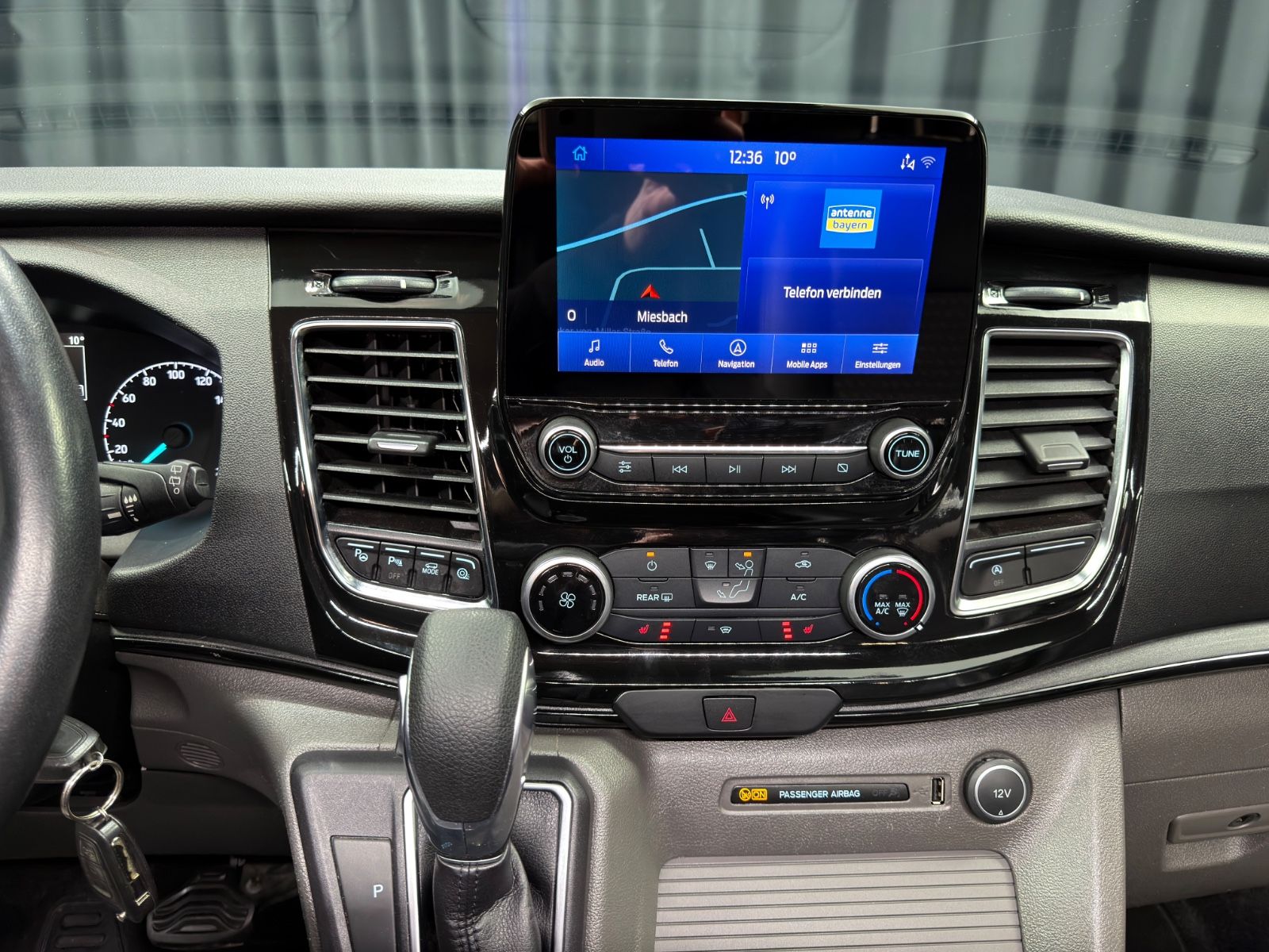 Fahrzeugabbildung Ford Tourneo Custom Sport|AUTOMATIK|LEDER|NAVI|8-SITZ