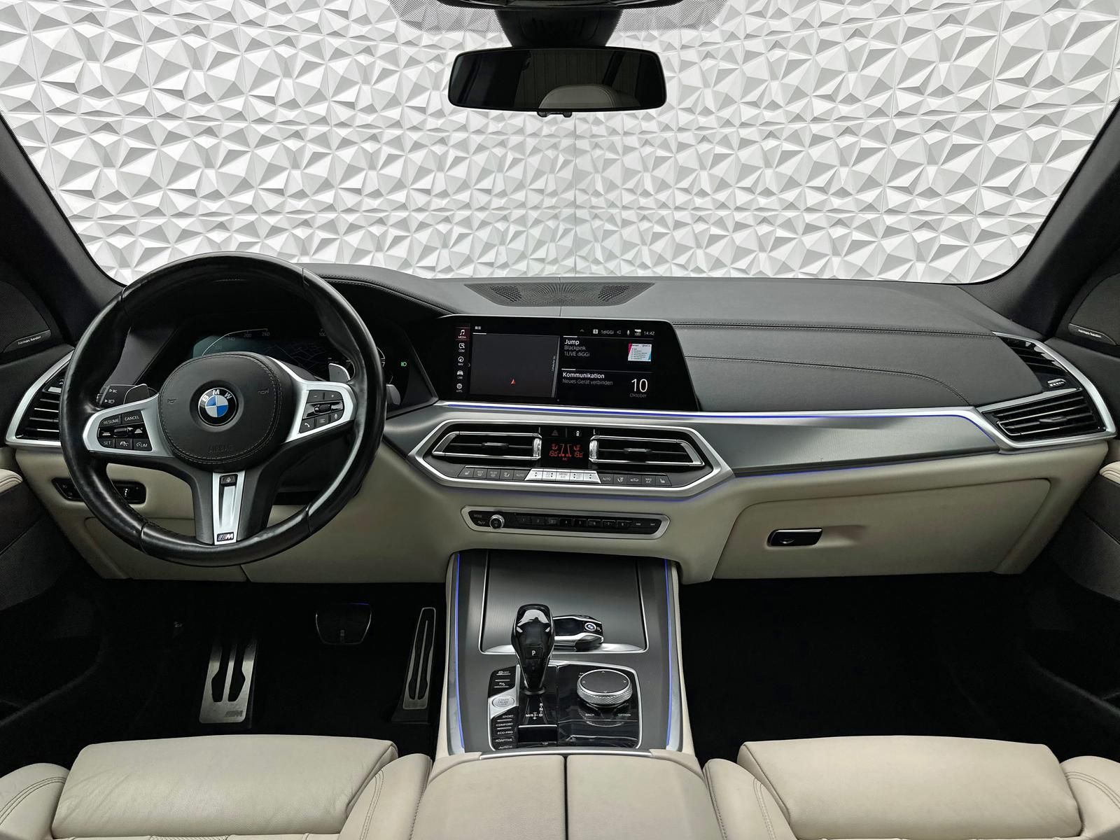 Fahrzeugabbildung BMW X5 30d M-PAKET/ACC/STHZG/H&K/AHK/HUD/INDIVIDUAL