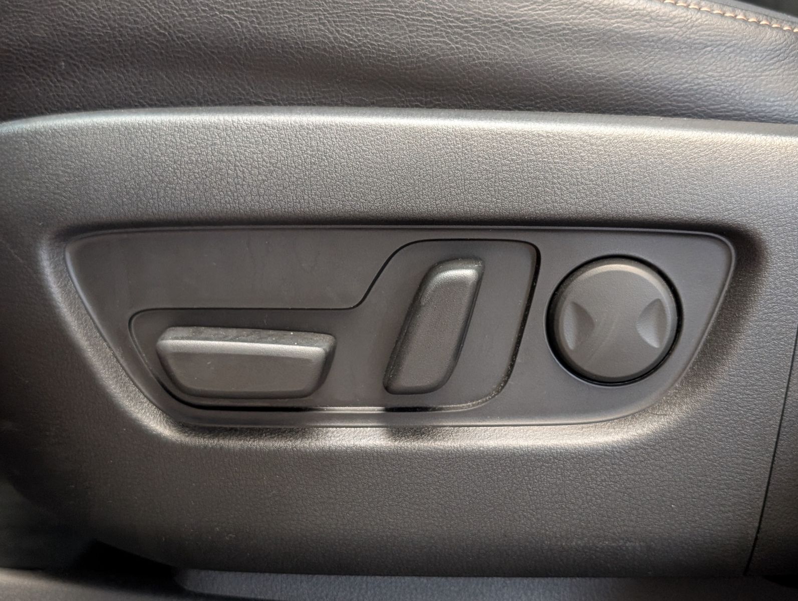 Fahrzeugabbildung Mazda CX-60 HOMURA AWD MATRIX BOSE LEDER HUD ACC 360°
