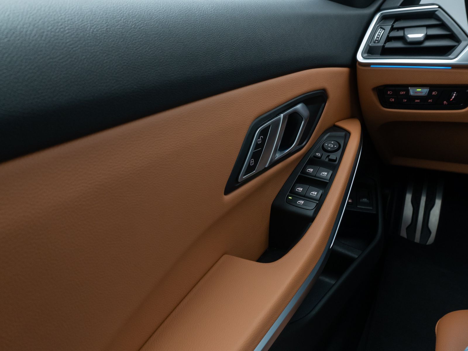 Fahrzeugabbildung BMW 330e  M Sport Kamera Laser HUD DAB HiFi Komfort