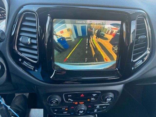Fahrzeugabbildung Jeep Compass  4WD AUTOMATIK LEDER NAVI KAMERA AHK