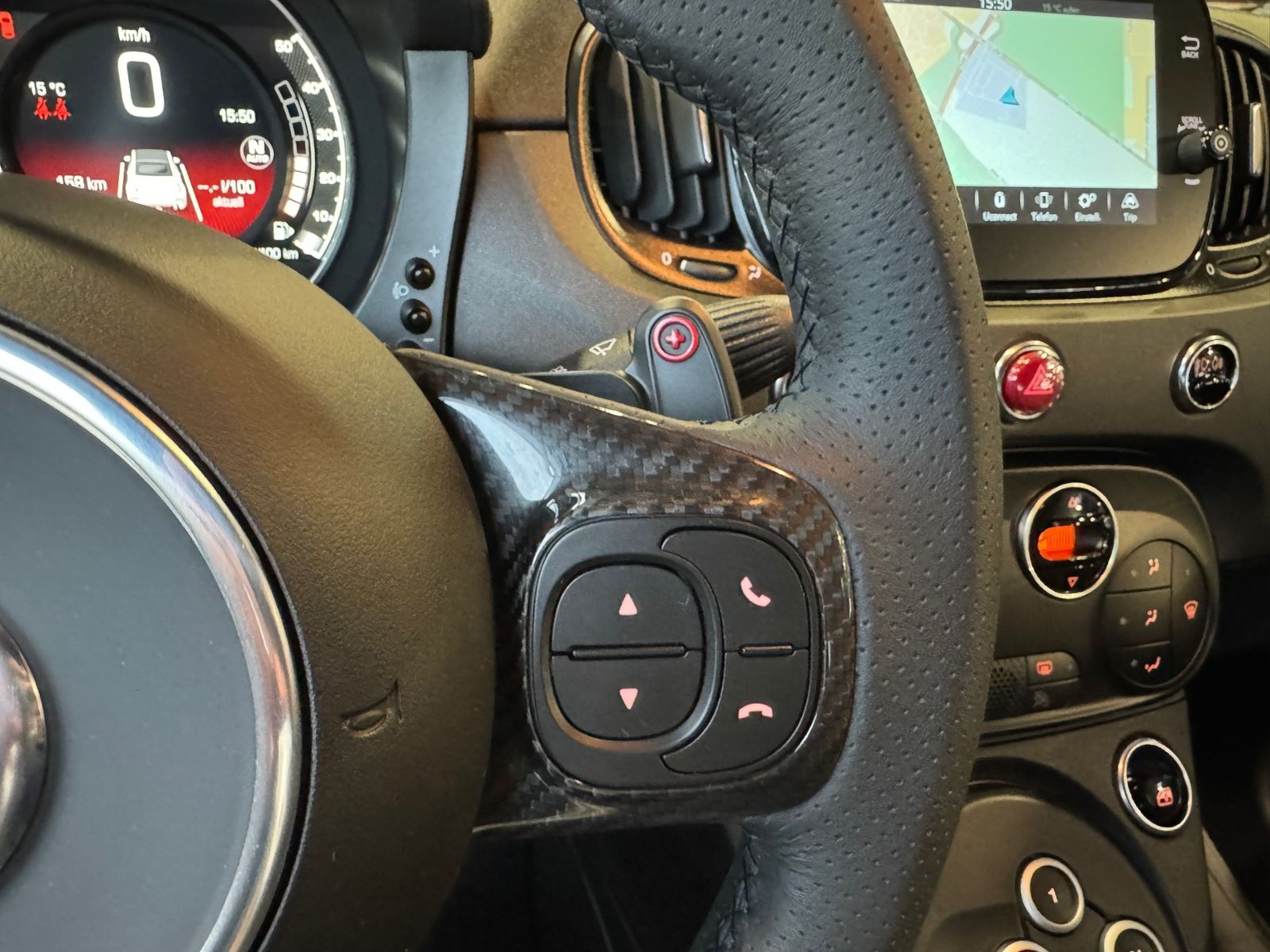 Fahrzeugabbildung Abarth 695C SABELT KLIMA BEATS NAV PDC ALU