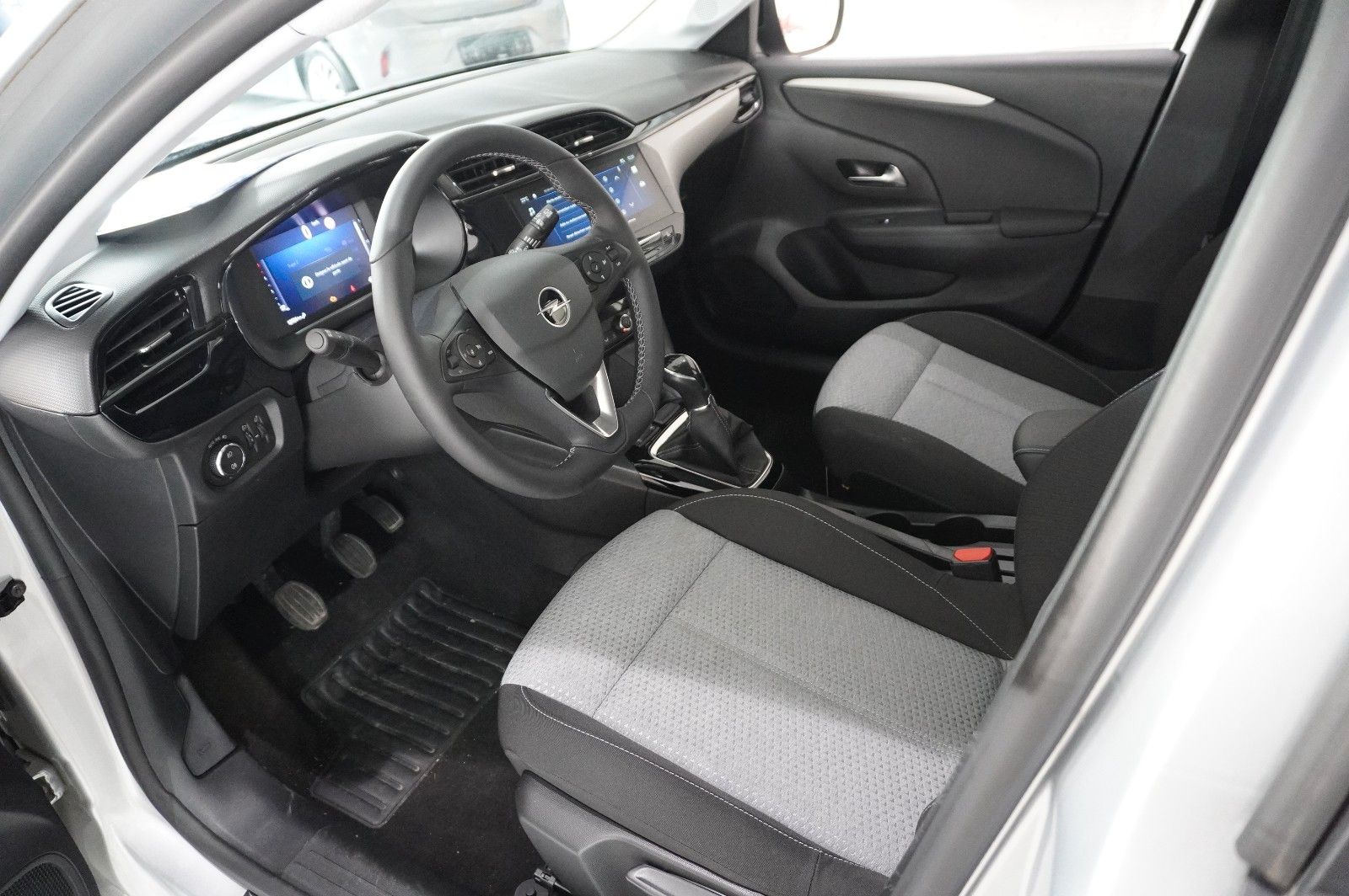 Fahrzeugabbildung Opel Corsa F 1.2 FACELIFT NAVI/LED/KAMERA/VIRTU./DAB+