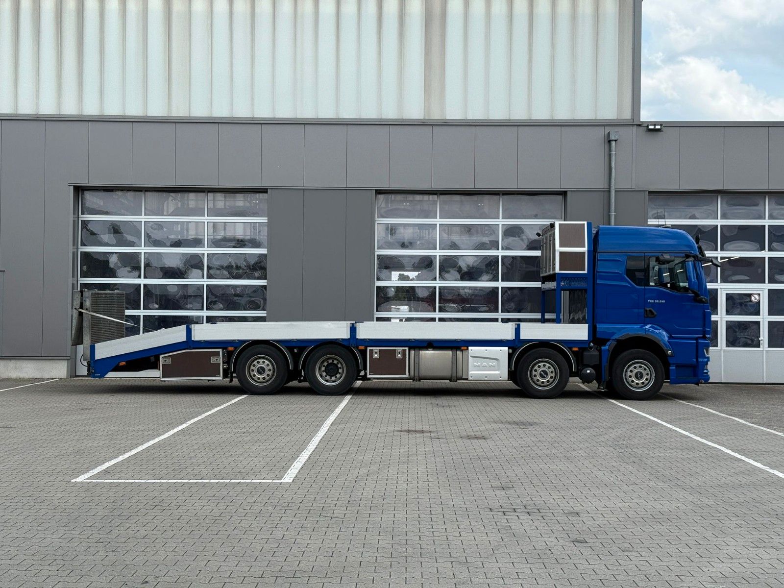 Fahrzeugabbildung MAN TGS 35.510 8x2 Maschinentransporter & Retarder