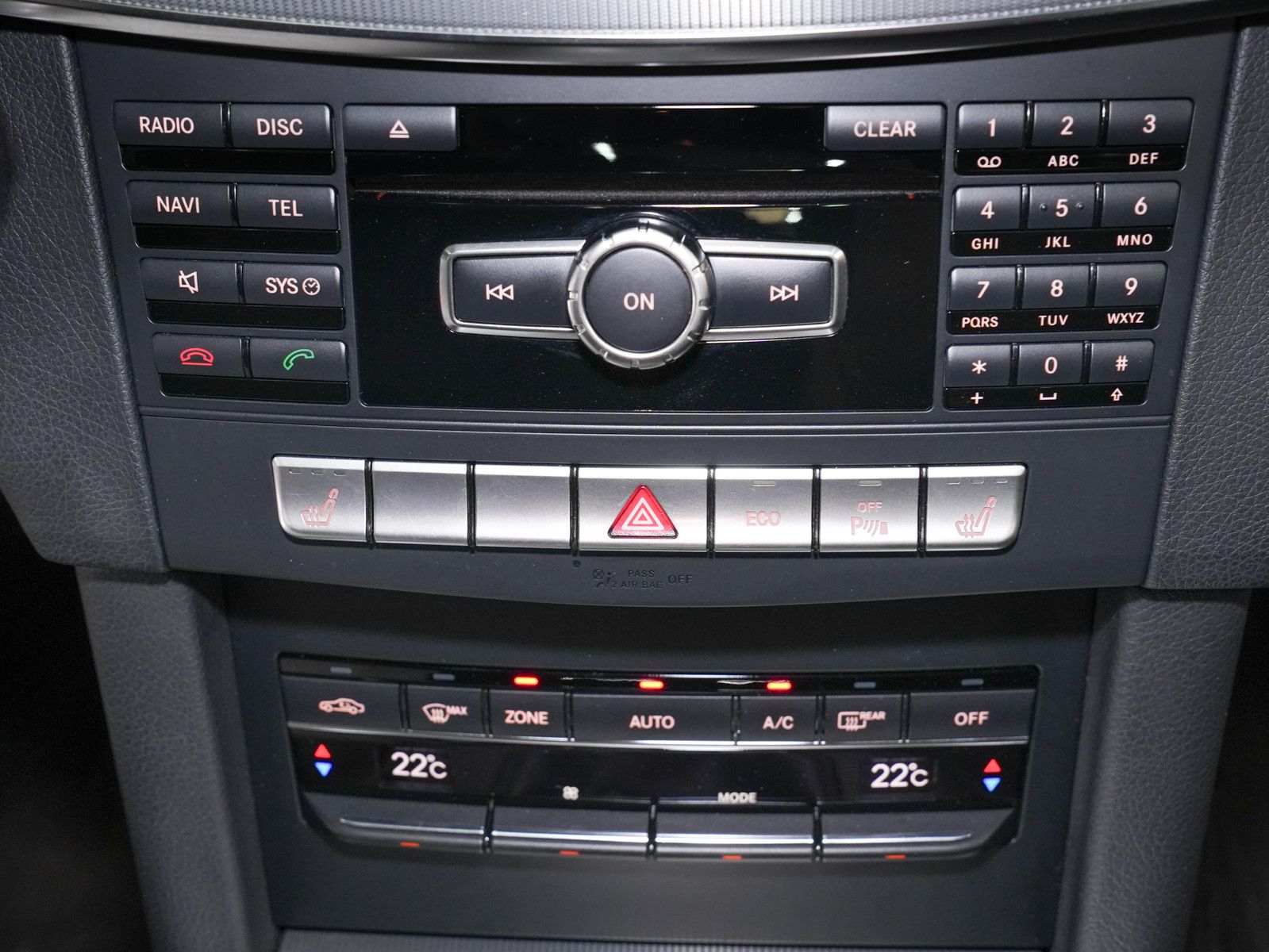 Fahrzeugabbildung Mercedes-Benz E 220 CDI Avantgarde - ILS|S-Dach|Stzhzg|Parkass