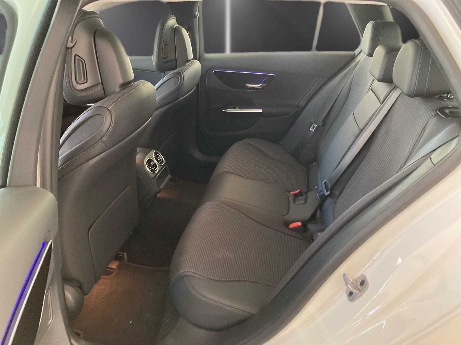 Fahrzeugabbildung Mercedes-Benz C 200 T Avantgarde*Distronic*HUD*Totwin*LED*Kam*