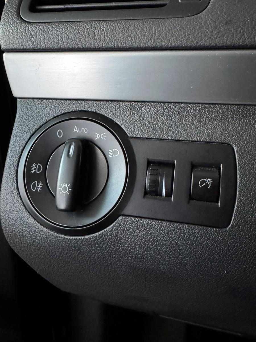 Volkswagen Touran 2009 — photo 13