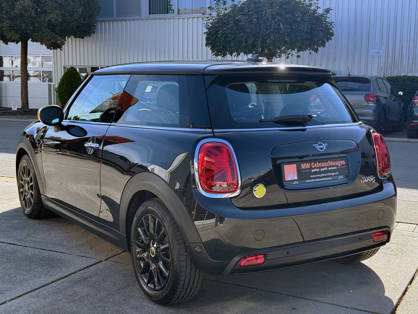 Fahrzeugabbildung MINI COOPER SE Classic-Trim KAM PDC SHZ TEMP NAV ALU