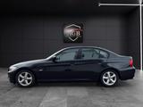 BMW 3 Limousine 318i*Navi*Bluet*Tempo*8xAlufelgen*SH - gebrauchte BMW 318 aus dem Jahr 2009