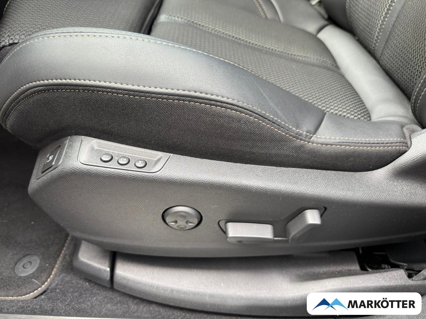 Peugeot 3008 GT ACC/BLIS/CAM/DAB/LED/NAVI/PDC/SHZ