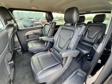 Mercedes V 220 - 12
