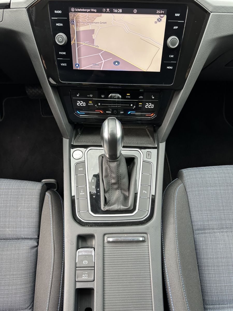 Fahrzeugabbildung Volkswagen Passat Variant 1.4 TSI DSG GTE NAV+LED+ACC+KAM