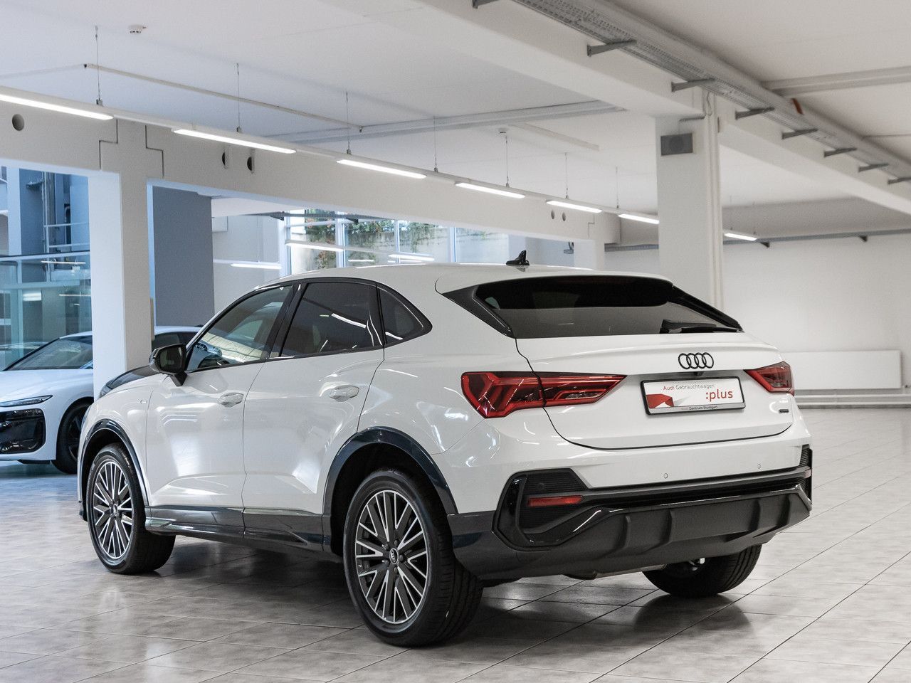 Audi Q3 Sportback 40 TDI qu S line AHK Matrix SONOS foto 4