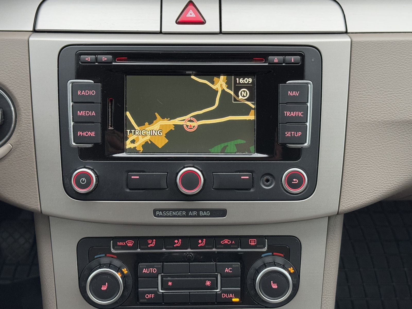 Fahrzeugabbildung Volkswagen Passat Variant 2.0 TDI 170 PS/Xenon/Navi/Ahk