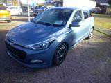 Hyundai i20 YES! Plus ,8 fach bereift,Top Zustand. - Hyundai i20 YES!-Plus mit Benzin-Antrieb