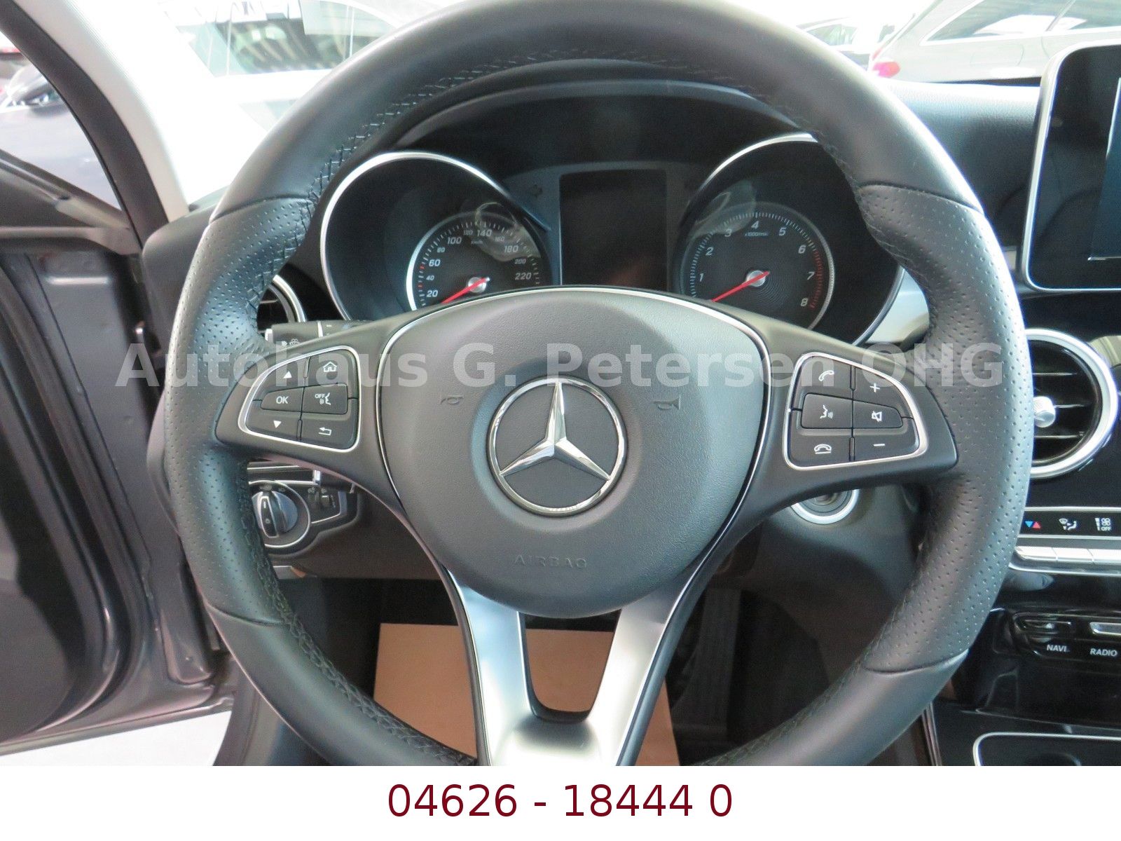 Fahrzeugabbildung Mercedes-Benz C 180 CGI*6-Gang*NAVI*Einpark*Sitzhei*Spiegel*Te