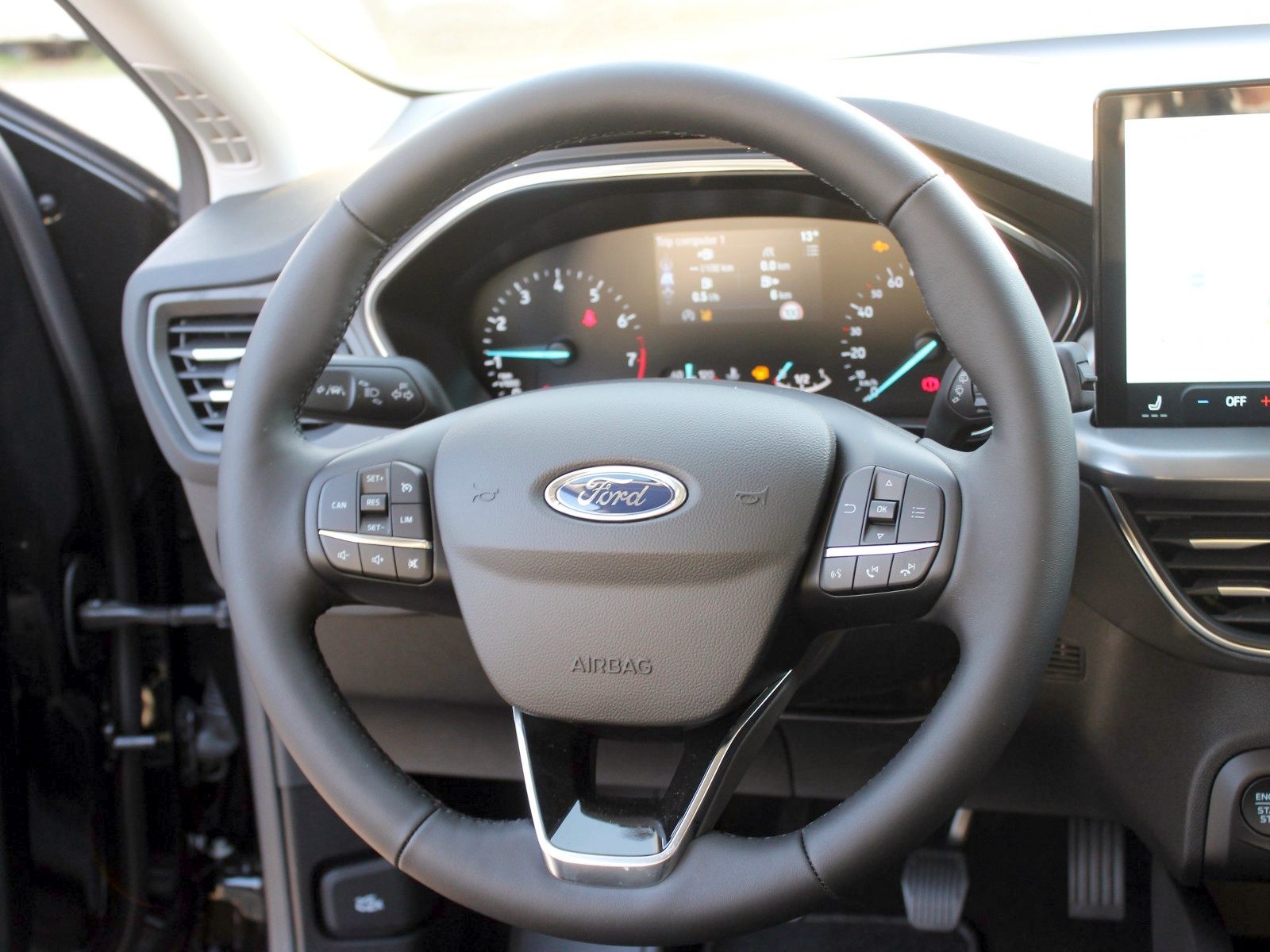 Fahrzeugabbildung Ford Focus Titanium 1,0 EcoBoost MildHybrid