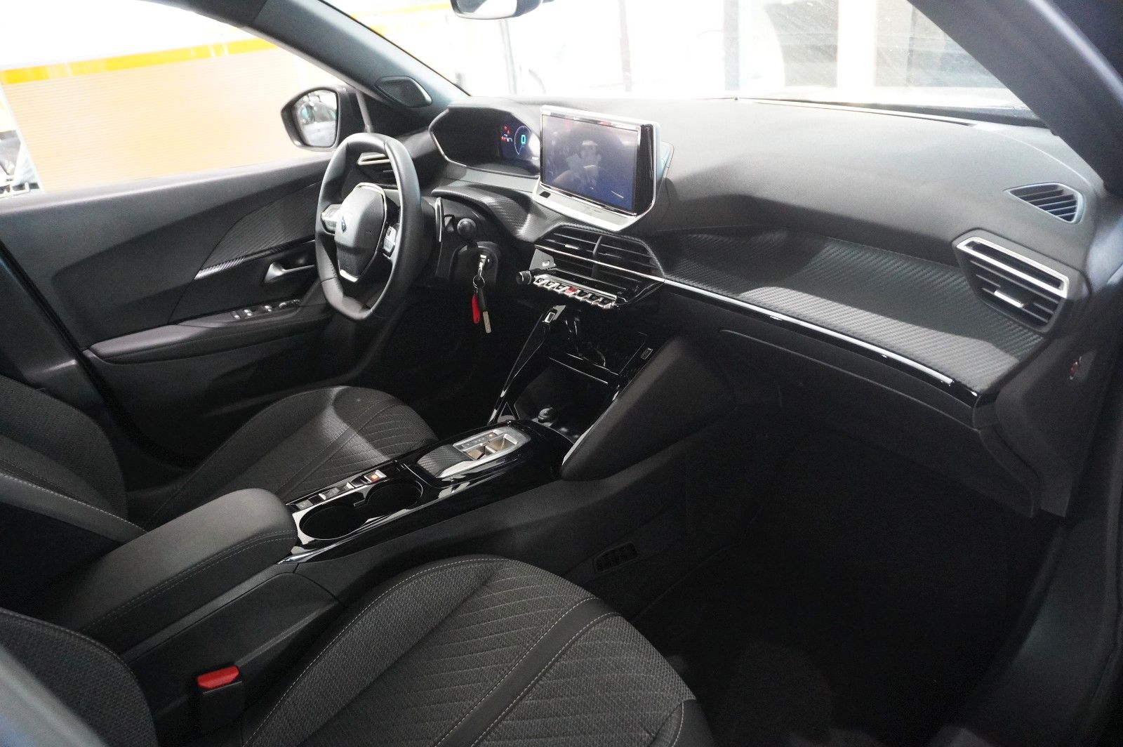 Fahrzeugabbildung Peugeot 2008 1.2 HYBRID ALLURE E-DSC NAVI/LED/SPORT/VIRT
