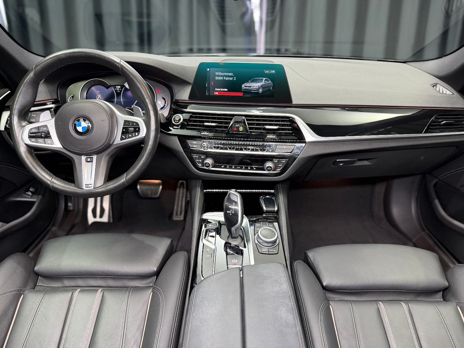 Fahrzeugabbildung BMW BMW 530i Lim xDrive M SPORT|HEAD-UP|360"|NAVI|