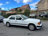 Mercedes-Benz E 230*H-KENNZEICHEN*AUTOMATIK*TŨV 02/2027 - Mercedes-Benz E 230 mit Benzin-Antrieb