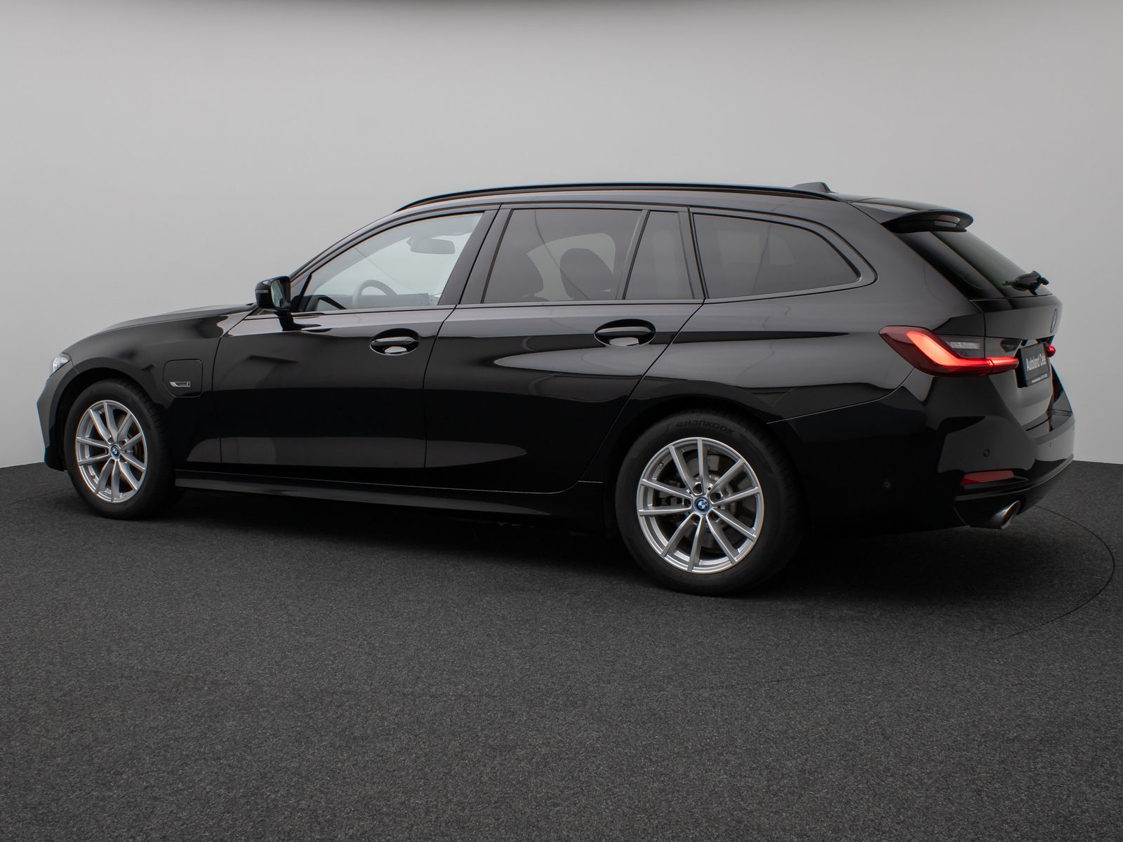 Fahrzeugabbildung BMW 320e Panoram Kamera HUD DAB HiFi Geschwindigkeit