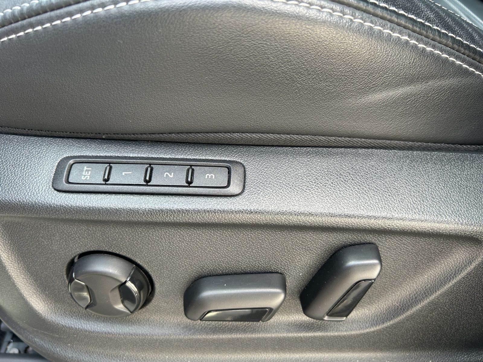 Fahrzeugabbildung SKODA Kodiaq TDI Sportline DSG 4x4 Matrix AHK Navi VC