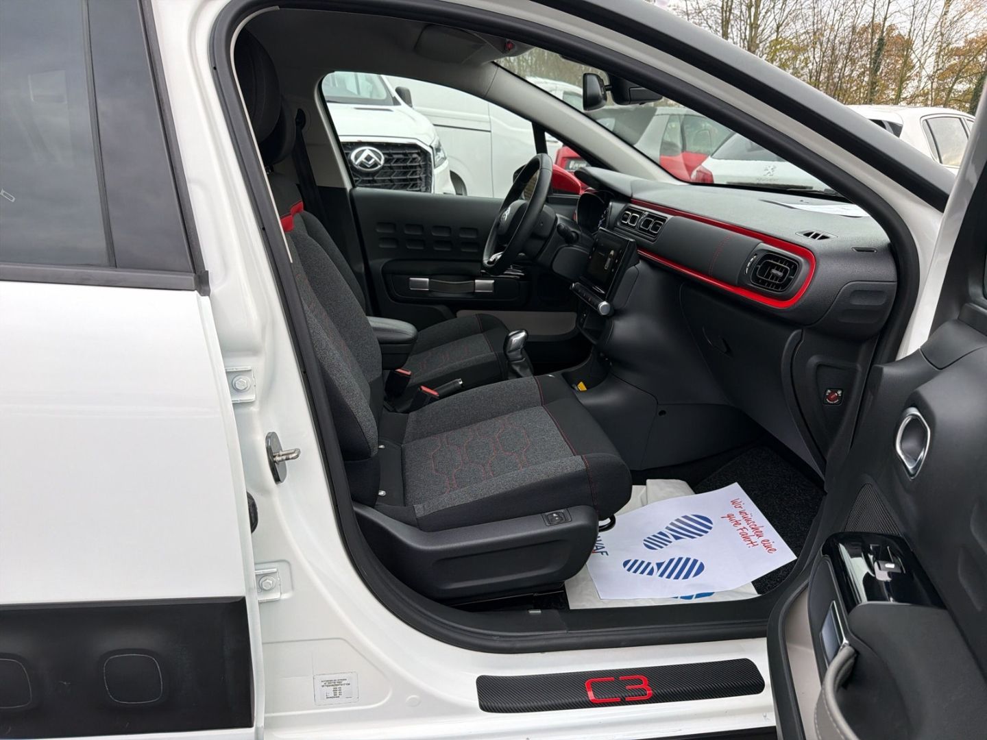 Fahrzeugabbildung Citroën C3 PT 110 S&S Shine Navi LED Klimaautom SHZ