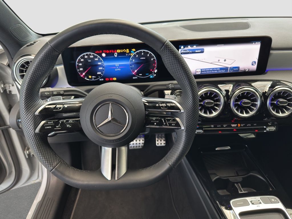 Fahrzeugabbildung Mercedes-Benz A 200 Kompaktlimousine AMG*Night*LED*SpH*PDC*RFK