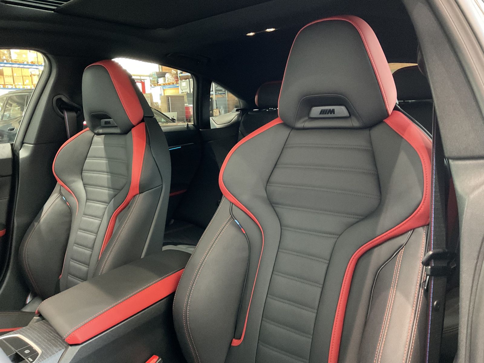 Fahrzeugabbildung BMW i4 M60 |Glasdach |M Sportpaket Pro |20" M LMR