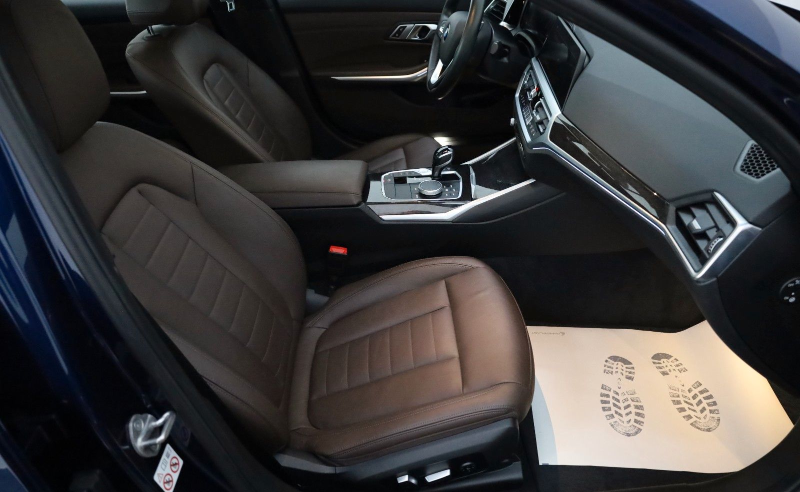 Fahrzeugabbildung BMW 330dA xDrive Luxury Line Leder,Navi,LED,SH,SD