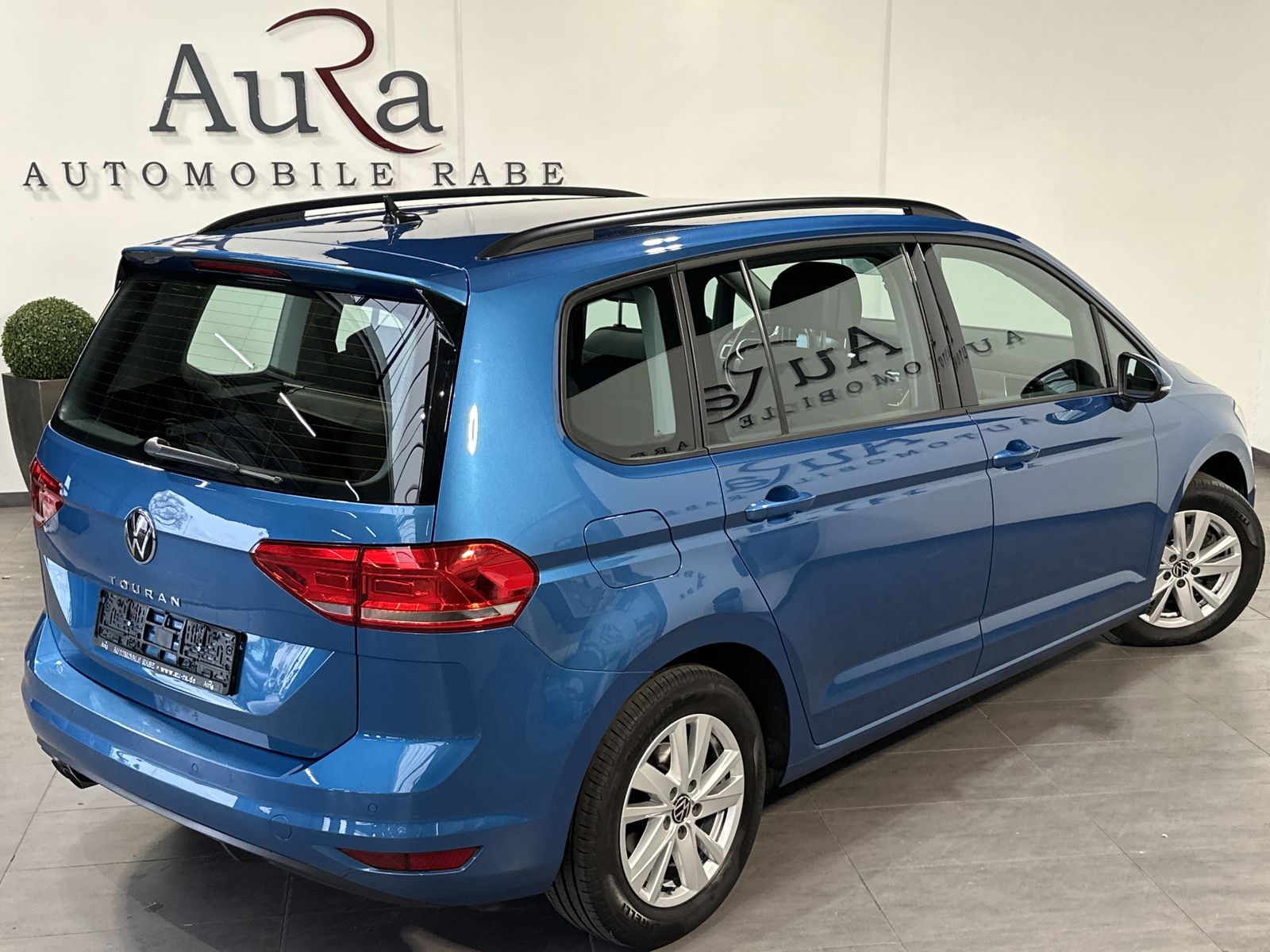 Fahrzeugabbildung Volkswagen Touran 2.0 TDI DSG CL NAV+IQ-DRIVE+KAM+VCOCK+ACC