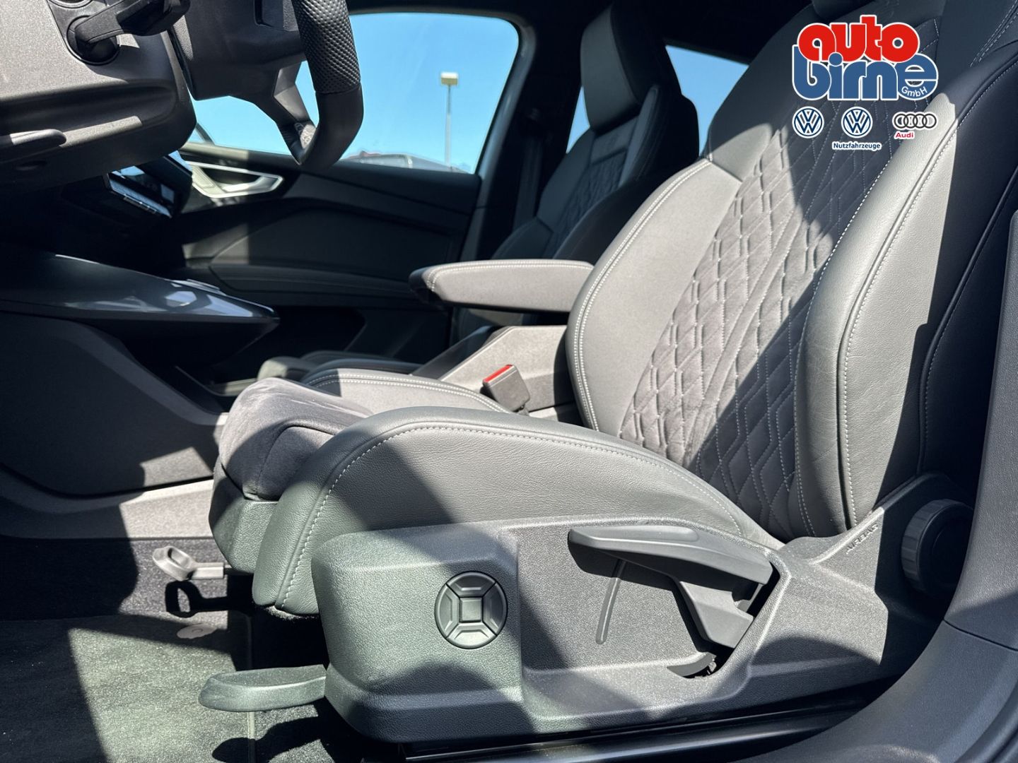 Q4 e-tron 150kW  HUD AHK-klappbar Navi Digitales