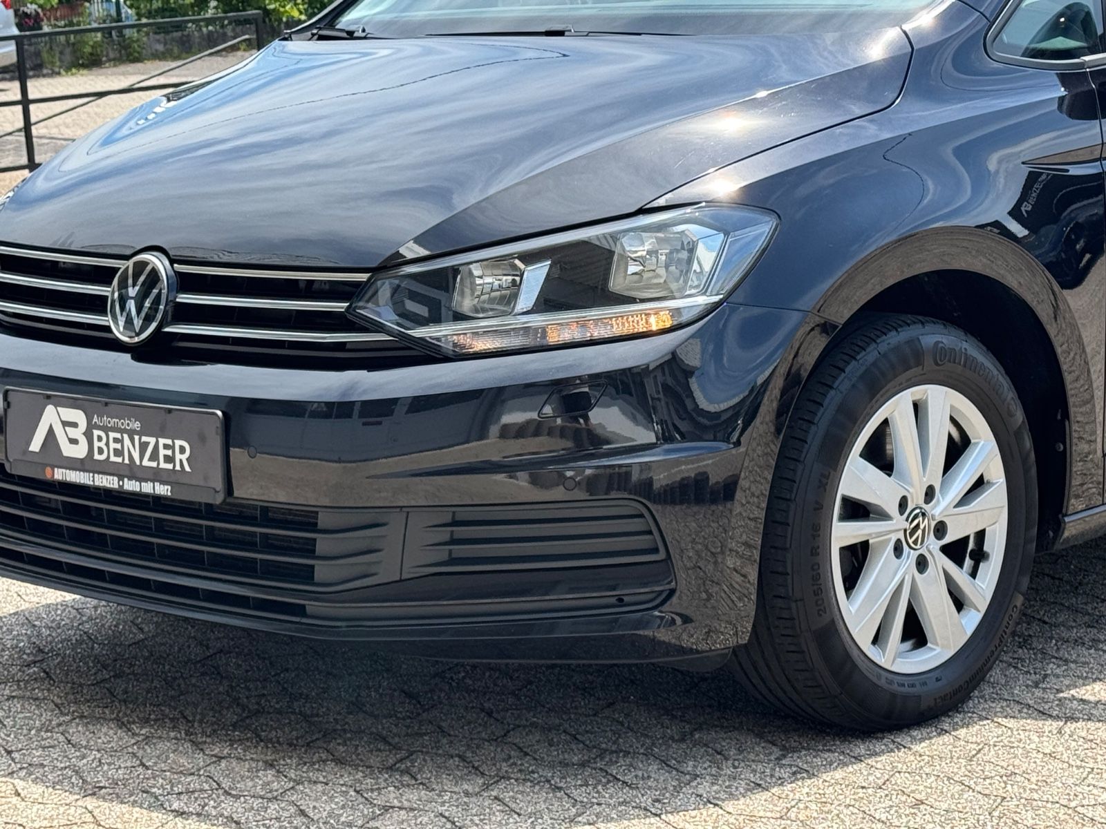 Fahrzeugabbildung Volkswagen Touran Comfortline/ACC/AHK/PDC/Navi/Massage/1H