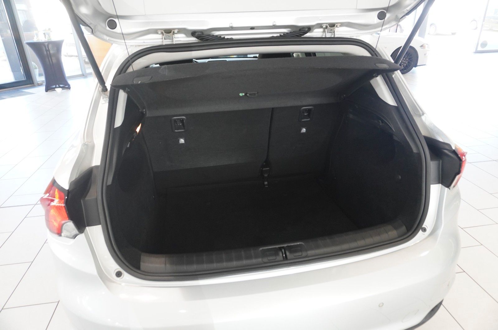 Fahrzeugabbildung Fiat Tipo 1.6D LIM. LOUNGE NAVI/LED/KAMERA/SHZ/TEMP.